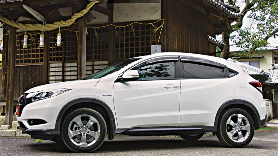 A maçaneta da porta traseira é embutida na coluna. Rodas de liga leve são de 17 polegadas | <a href="https://gutenberg.quatrorodas.abril.com.br/reportagens/geral/vale-esperar-honda-vezel-793591.shtml" rel="migration">Leia mais</a> A maçaneta da porta traseira é embutida na coluna. Rodas de liga leve são de 17 polegadas | <a href="https://gutenberg.quatrorodas.abril.com.br/reportagens/geral/vale-esperar-honda-vezel-793591.shtml" rel="migration">Leia mais</a>