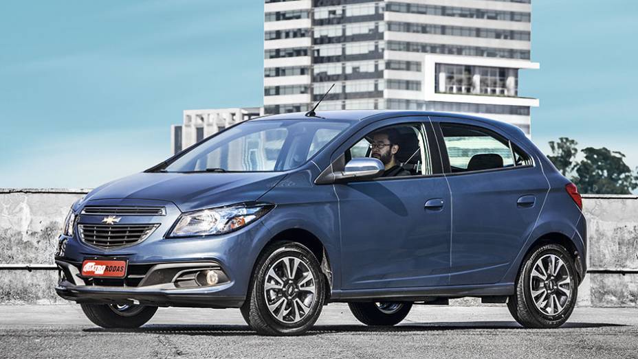 Rodas de liga leve e far&oacute;is de neblina s&atilde;o opcionais no Onix 1.4 LT | <a href="https://gutenberg.quatrorodas.abril.com.br/carros/comparativos/renault-sandero-x-chevrolet-onix-x-hyundai-hb20-798448.shtml" rel="migration">Leia mais</a>