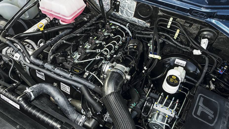 Motor 3.2 e o c&acirc;mbio de 6 marchas s&atilde;o os mesmos da Ranger | <a href="https://gutenberg.quatrorodas.abril.com.br/carros/testes/troller-t4-800224.shtml" rel="migration">Leia mais</a>
