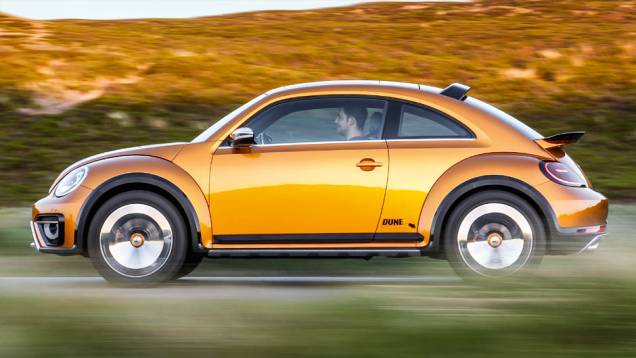 Beetle Dune é um conceito que vai virar carro de série em 2016 | <a href="https://gutenberg.quatrorodas.abril.com.br/carros/impressoes/vw-beetle-dune-802397.shtml" target="_blank" rel="migration">Leia mais</a> Beetle Dune é um conceito que vai virar carro de série em 2016 | <a href="https://gutenberg.quatrorodas.abril.com.br/carros/impressoes/vw-beetle-dune-802397.shtml" target="_blank" rel="migration">Leia mais</a>