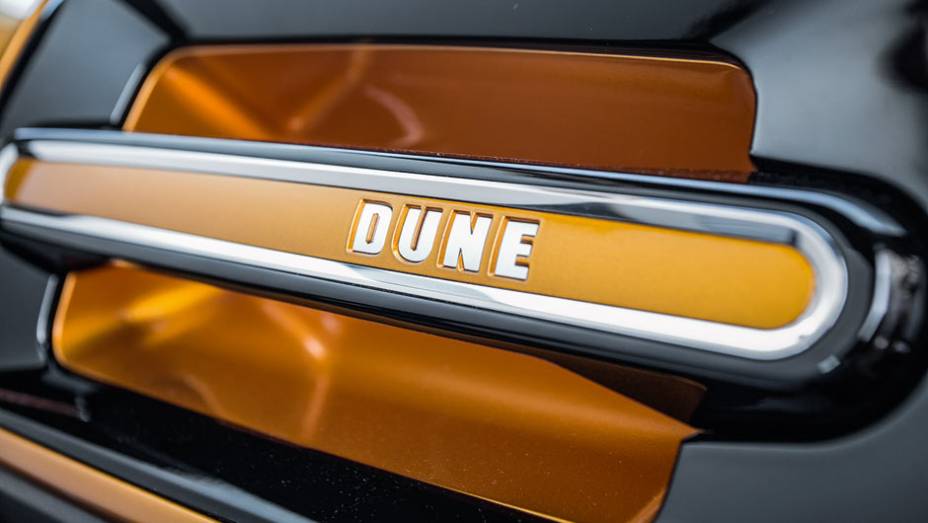 Apoio manual sumirá no carro de série | <a href="https://gutenberg.quatrorodas.abril.com.br/carros/impressoes/vw-beetle-dune-802397.shtml" target="_blank" rel="migration">Leia mais</a>
