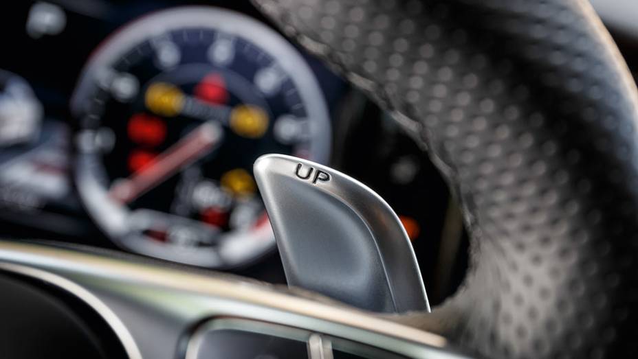 Câmbio automatizado de sete marchas | <a href="https://gutenberg.quatrorodas.abril.com.br/carros/impressoes/mercedes-benz-s-63-amg-coupe-802403.shtml" target="_blank" rel="migration">Leia mais</a> Câmbio automatizado de sete marchas | <a href="https://gutenberg.quatrorodas.abril.com.br/carros/impressoes/mercedes-benz-s-63-amg-coupe-802403.shtml" target="_blank" rel="migration">Leia mais</a>