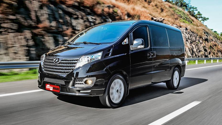 Motor 2.0 turbo para levar 7 pessoas e muita bagagem | <a href="https://gutenberg.quatrorodas.abril.com.br/carros/impressoes/jac-t8-800521.shtml" target="_blank" rel="migration">Leia mais</a>