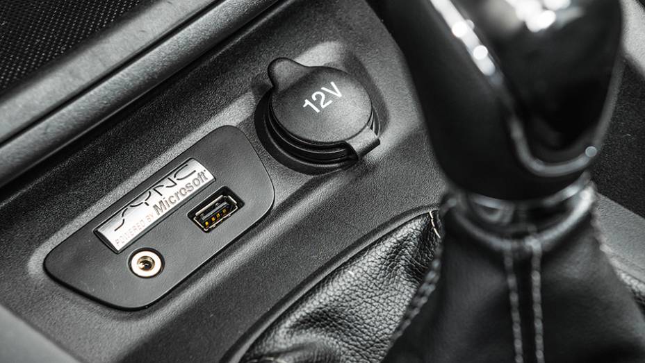  mas tem entrada USB e auxiliar e comando no volante | <a href="https://gutenberg.quatrorodas.abril.com.br/carros/testes/novo-ford-ka-795762.shtml" rel="migration">Leia mais</a>