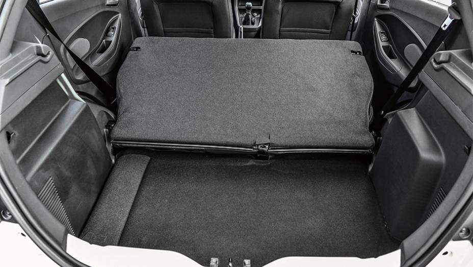 O porta-malas &eacute; bem pequeno: s&atilde;o apenas 257 litros | <a href="https://gutenberg.quatrorodas.abril.com.br/carros/testes/novo-ford-ka-795762.shtml" rel="migration">Leia mais</a>