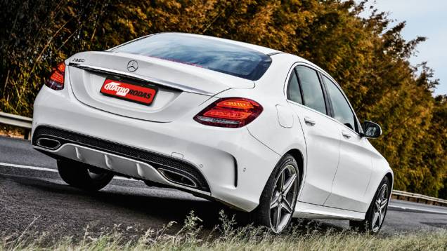 Saída dupla de escape é exclusiva da versão C 250 | <a href="https://gutenberg.quatrorodas.abril.com.br/carros/testes/mercedes-benz-c-250-sport-802663.shtml" target="_blank" rel="migration">Leia mais</a> Saída dupla de escape é exclusiva da versão C 250 | <a href="https://gutenberg.quatrorodas.abril.com.br/carros/testes/mercedes-benz-c-250-sport-802663.shtml" target="_blank" rel="migration">Leia mais</a>