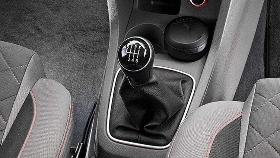 Câmbio manual de seis marchas | <a href="https://gutenberg.quatrorodas.abril.com.br/carros/impressoes/volkswagen-fox-ed-9-2014-802701.shtml" target="_blank" rel="migration">Leia mais</a>