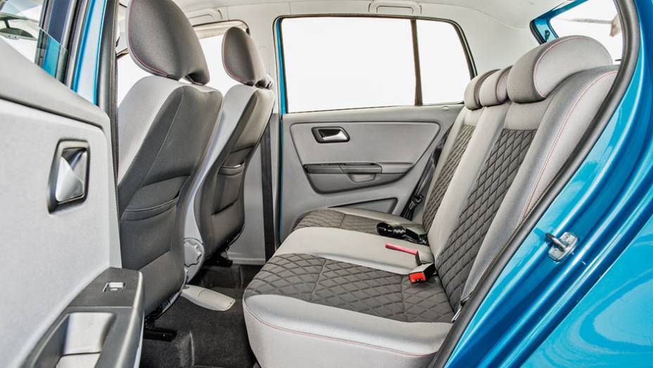 Banco corredi&ccedil;o: item consagrado do Fox | <a href="https://gutenberg.quatrorodas.abril.com.br/carros/impressoes/volkswagen-fox-ed-9-2014-802701.shtml" target="_blank" rel="migration">Leia mais</a>