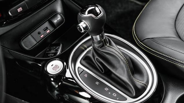 Caixa automática de seis marchas é a única disponível | <a href="https://gutenberg.quatrorodas.abril.com.br/carros/testes/kia-soul-ed-9-2014-802652.shtml" target="_blank" rel="migration">Leia mais</a> Caixa automática de seis marchas é a única disponível | <a href="https://gutenberg.quatrorodas.abril.com.br/carros/testes/kia-soul-ed-9-2014-802652.shtml" target="_blank" rel="migration">Leia mais</a>