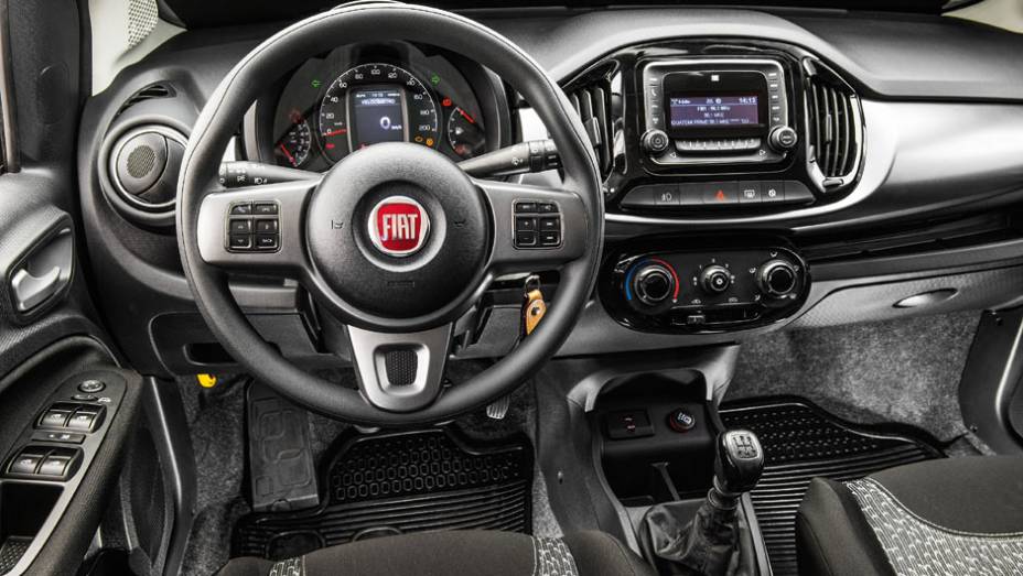 O painel foi inteiramente redesenhado. Volante tem fei&ccedil;&otilde;es da linha-irm&atilde; Jeep | <a href="https://gutenberg.quatrorodas.abril.com.br/carros/impressoes/fiat-uno-evolution-1-4-802577.shtml" target="_blank" rel="migration">Leia mais</a>