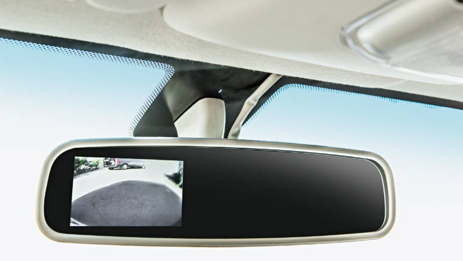 Central multim&iacute;dia com c&acirc;mera de r&eacute; no retrovisor &eacute; opcional | <a href="https://gutenberg.quatrorodas.abril.com.br/carros/impressoes/fiat-uno-evolution-1-4-802577.shtml" target="_blank" rel="migration">Leia mais</a>