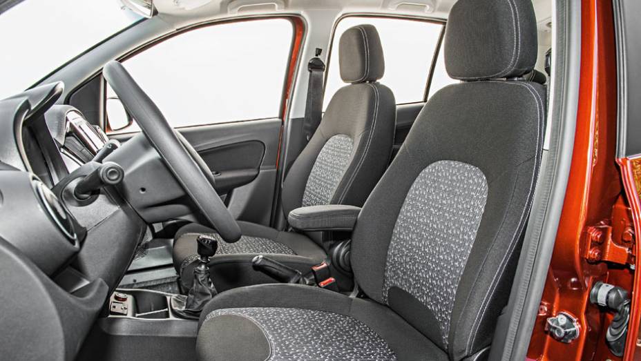 Os bancos t&ecirc;m novo design, nas formas e no padr&atilde;o dos tecidos de revestimento | <a href="https://gutenberg.quatrorodas.abril.com.br/carros/impressoes/fiat-uno-evolution-1-4-802577.shtml" target="_blank" rel="migration">Leia mais</a>