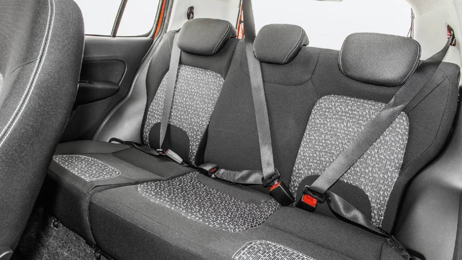 Cinto de tr&ecirc;s pontos na posi&ccedil;&atilde;o central traseira &eacute; opcional | <a href="https://gutenberg.quatrorodas.abril.com.br/carros/impressoes/fiat-uno-evolution-1-4-802577.shtml" target="_blank" rel="migration">Leia mais</a>
