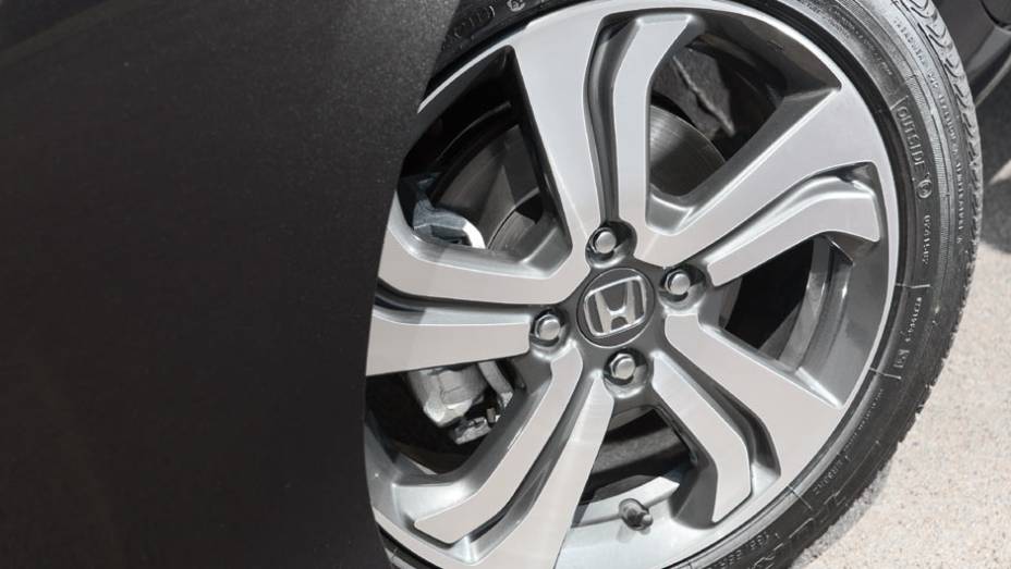 Roda aro 16 tem design exclusivo | <a href="https://gutenberg.quatrorodas.abril.com.br/carros/testes/honda-city-807297.shtml" target="_blank" rel="migration">Leia mais</a> Roda aro 16 tem design exclusivo | <a href="https://gutenberg.quatrorodas.abril.com.br/carros/testes/honda-city-807297.shtml" target="_blank" rel="migration">Leia mais</a>