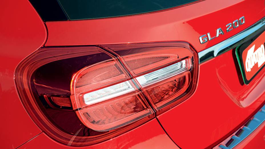Por qualquer &acirc;ngulo que se olhe, as lanternas se destacam na traseira | <a href="https://gutenberg.quatrorodas.abril.com.br/carros/testes/mercedes-benz-gla-200-809255.shtml" rel="migration">Leia mais</a>