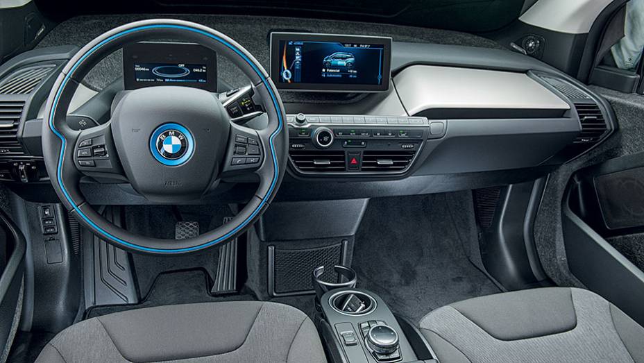 A BMW selecionou materiais leves e ambientalmente amigáveis. o plástico foi substituído por placas de Kenaf, uma fibra de origem vegetal | <a href="https://gutenberg.quatrorodas.abril.com.br/carros/impressoes/bmw-i3-809257.shtml" target="_blank" rel="migration">Leia mais</a>