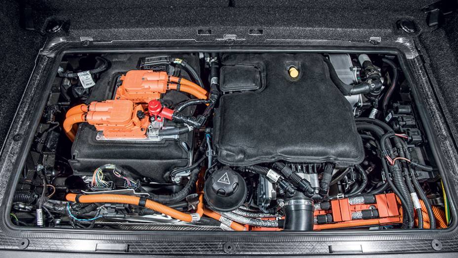 Motor elétrico tem 170 cv e o movido a gasolina gera 39 cv | <a href="https://gutenberg.quatrorodas.abril.com.br/carros/impressoes/bmw-i3-809257.shtml" target="_blank" rel="migration">Leia mais</a> Motor elétrico tem 170 cv e o movido a gasolina gera 39 cv | <a href="https://gutenberg.quatrorodas.abril.com.br/carros/impressoes/bmw-i3-809257.shtml" target="_blank" rel="migration">Leia mais</a>