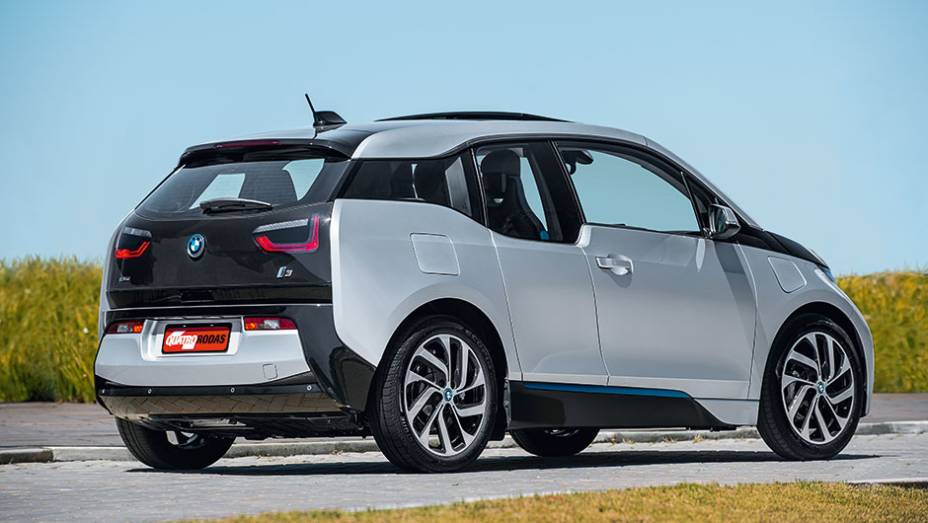 As lanternas embutidas foram inspiradas nos tablets | <a href="https://gutenberg.quatrorodas.abril.com.br/carros/impressoes/bmw-i3-809257.shtml" target="_blank" rel="migration">Leia mais</a> As lanternas embutidas foram inspiradas nos tablets | <a href="https://gutenberg.quatrorodas.abril.com.br/carros/impressoes/bmw-i3-809257.shtml" target="_blank" rel="migration">Leia mais</a>