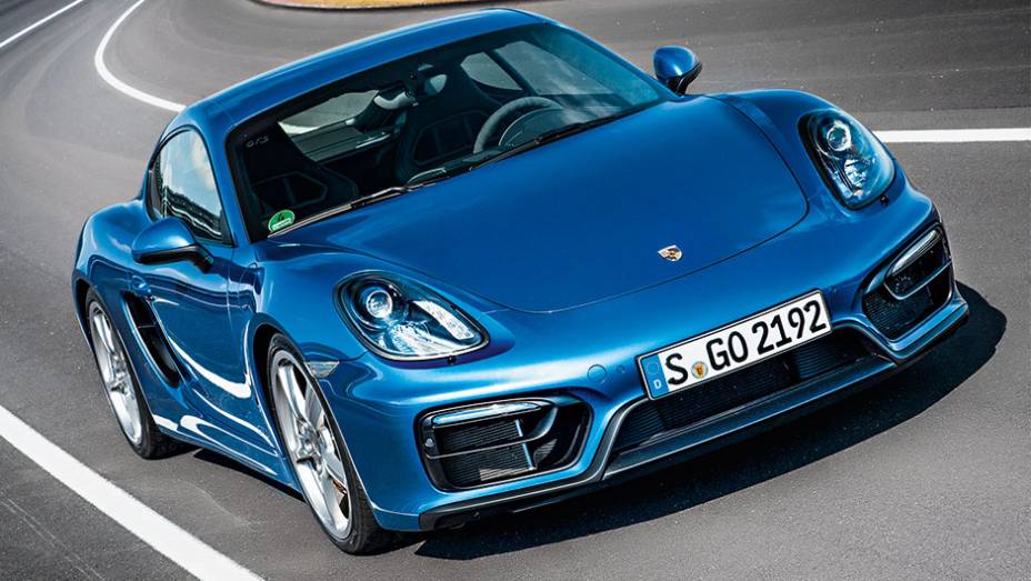 Cayman: linhas radicais e condução divertida | <a href="https://gutenberg.quatrorodas.abril.com.br/carros/impressoes/quarteto-porsche-809637.shtml" target="_blank" rel="migration">Leia mais</a>