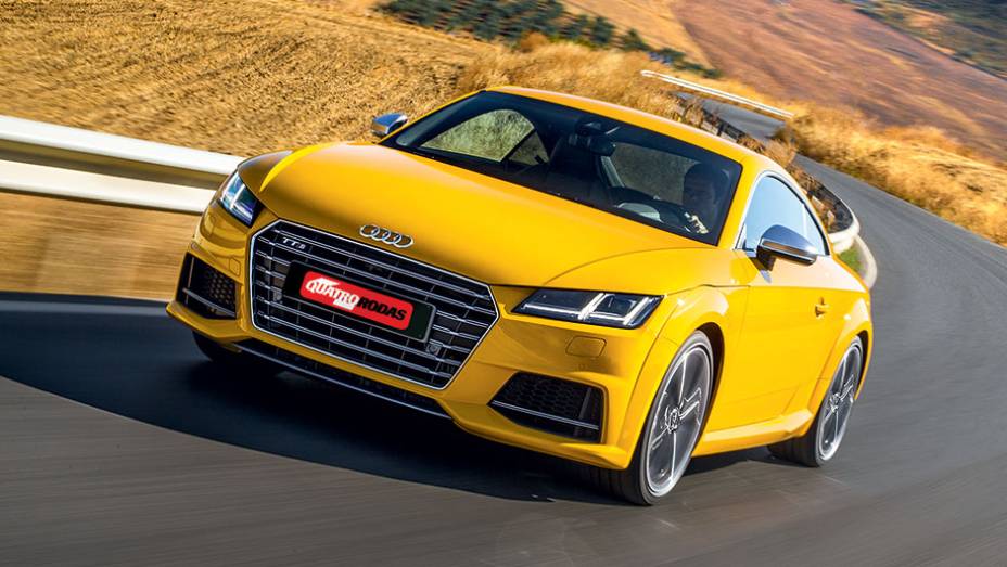 Agora a grade invade o para-choque e o logotipo está no capô | <a href="https://gutenberg.quatrorodas.abril.com.br/carros/impressoes/audi-tts-quattro-808968.shtml" target="_blank" rel="migration">Leia mais</a>