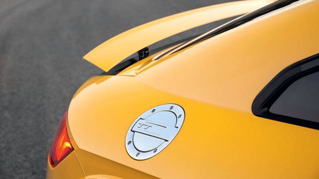 Aerofólio móvel e a célebre tampa do bocal de alumínio | <a href="https://gutenberg.quatrorodas.abril.com.br/carros/impressoes/audi-tts-quattro-808968.shtml" target="_blank" rel="migration">Leia mais</a> Aerofólio móvel e a célebre tampa do bocal de alumínio | <a href="https://gutenberg.quatrorodas.abril.com.br/carros/impressoes/audi-tts-quattro-808968.shtml" target="_blank" rel="migration">Leia mais</a>