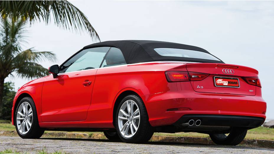 Fechado, os tr&ecirc;s volumes ficam evidentes | <a href="https://gutenberg.quatrorodas.abril.com.br/carros/impressoes/audi-a3-cabriolet-813902.shtml" target="_blank" rel="migration">Leia mais</a>