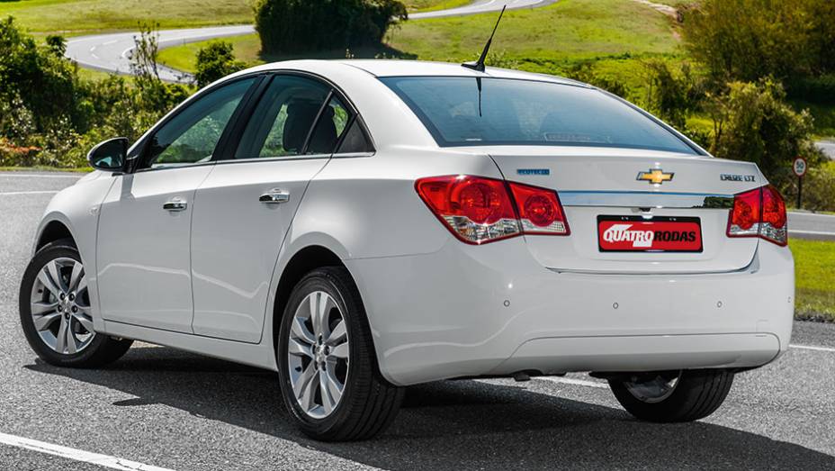 A traseira não sofreu mudanças | <a href="https://gutenberg.quatrorodas.abril.com.br/carros/testes/chevrolet-cruze-2015-819958.shtml" target="_blank" rel="migration">Leia mais</a>