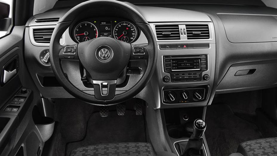 A vers&atilde;o enviada para as fotos foi a Comfortline. A Trend tem rodas de a&ccedil;o e o computador de bordo &eacute; opcional | <a href="https://gutenberg.quatrorodas.abril.com.br/carros/comparativos/fox-x-up-820214.shtml" target="_blank" rel="migration">Leia mais</a>