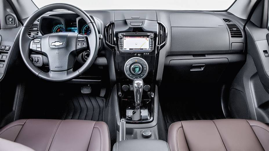 Versão única LTZ traz câmbio automático e 7 lugares | <a href="https://gutenberg.quatrorodas.abril.com.br/carros/testes/chevrolet-trailblazer-2015-819951.shtml" target="_blank" rel="migration">Leia mais</a>