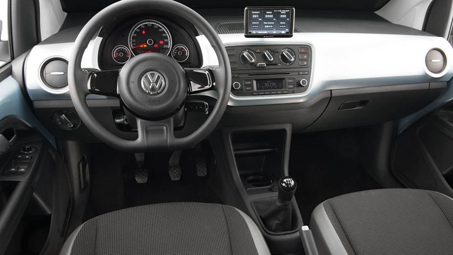 Rodas de liga leve e sensor de estacionamento s&atilde;o itens de s&eacute;rie. O Maps&More com GPS &eacute; opcional | <a href="https://gutenberg.quatrorodas.abril.com.br/carros/comparativos/fox-x-up-820214.shtml" target="_blank" rel="migration">Leia mais</a>