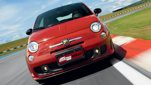 Fiat 500 Abarth: visual nervoso e 0 a 100 km/h em 6,9 segundos | <a href="https://gutenberg.quatrorodas.abril.com.br/carros/impressoes/fiat-500-abarth-821981.shtml" target="_blank" rel="migration">Leia mais</a> Fiat 500 Abarth: visual nervoso e 0 a 100 km/h em 6,9 segundos | <a href="https://gutenberg.quatrorodas.abril.com.br/carros/impressoes/fiat-500-abarth-821981.shtml" target="_blank" rel="migration">Leia mais</a>