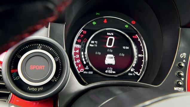 Medidor de pressão do turbo junto ao velocímetro | <a href="https://gutenberg.quatrorodas.abril.com.br/carros/impressoes/fiat-500-abarth-821981.shtml" target="_blank" rel="migration">Leia mais</a> Medidor de pressão do turbo junto ao velocímetro | <a href="https://gutenberg.quatrorodas.abril.com.br/carros/impressoes/fiat-500-abarth-821981.shtml" target="_blank" rel="migration">Leia mais</a>