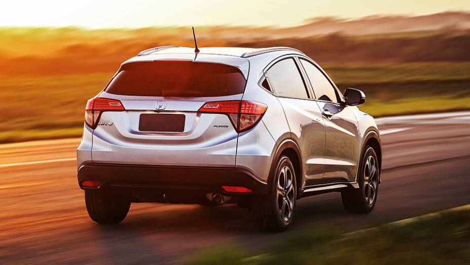 Carroceria cheia de recortes: design mais esportivo | <a href="https://gutenberg.quatrorodas.abril.com.br/carros/impressoes/honda-hr-v-823521.shtml" target="_blank" rel="migration">Leia mais</a>