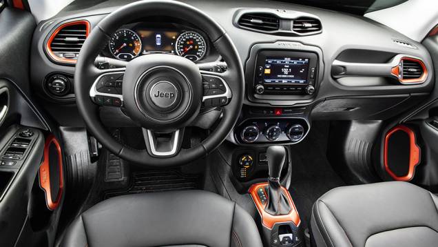 Renegade é o mais equipado e também o que oferece melhor acabamento | <a href="https://gutenberg.quatrorodas.abril.com.br/carros/impressoes/jeep-renegade-823470.shtml" target="_blank" rel="migration">Leia mais</a> Renegade é o mais equipado e também o que oferece melhor acabamento | <a href="https://gutenberg.quatrorodas.abril.com.br/carros/impressoes/jeep-renegade-823470.shtml" target="_blank" rel="migration">Leia mais</a>
