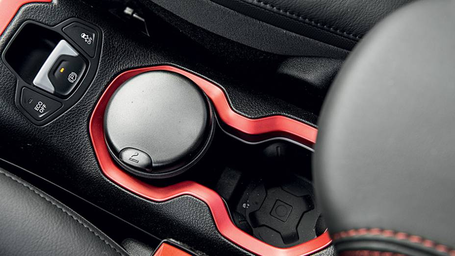Freio elétrico é item de série | <a href="https://gutenberg.quatrorodas.abril.com.br/carros/impressoes/jeep-renegade-823470.shtml" target="_blank" rel="migration">Leia mais</a>