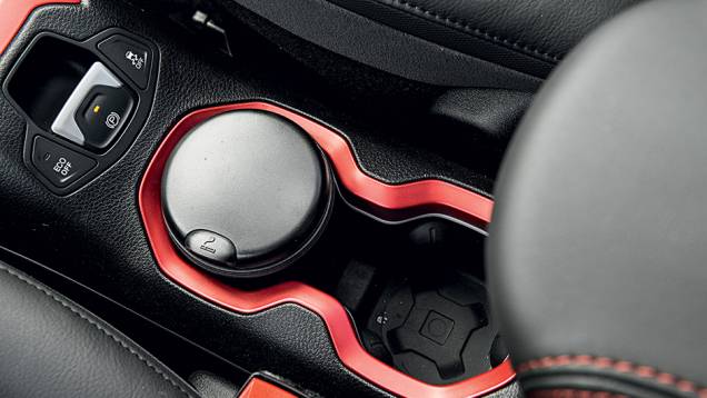Freio elétrico é item de série | <a href="https://gutenberg.quatrorodas.abril.com.br/carros/impressoes/jeep-renegade-823470.shtml" target="_blank" rel="migration">Leia mais</a> Freio elétrico é item de série | <a href="https://gutenberg.quatrorodas.abril.com.br/carros/impressoes/jeep-renegade-823470.shtml" target="_blank" rel="migration">Leia mais</a>