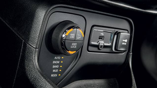 Sistema eletrônico de tração é exclusivo da versão a diesel 4x4 | <a href="https://gutenberg.quatrorodas.abril.com.br/carros/impressoes/jeep-renegade-823470.shtml" target="_blank" rel="migration">Leia mais</a> Sistema eletrônico de tração é exclusivo da versão a diesel 4x4 | <a href="https://gutenberg.quatrorodas.abril.com.br/carros/impressoes/jeep-renegade-823470.shtml" target="_blank" rel="migration">Leia mais</a>