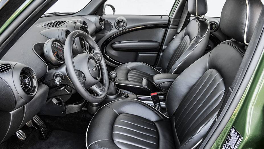 Como na gera&ccedil;&atilde;o anterior, bancos do novo Countryman t&ecirc;m assento curto | <a href="https://gutenberg.quatrorodas.abril.com.br/carros/impressoes/mini-countryman-822100.shtml" target="_blank" rel="migration">Leia mais</a>