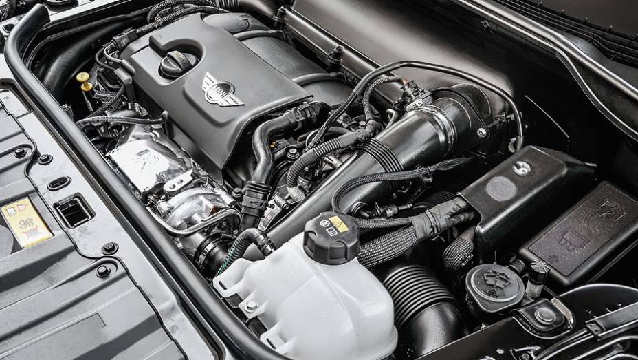 Motor 1.6: turbo, inje&ccedil;&atilde;o direta e 190 cv | <a href="https://gutenberg.quatrorodas.abril.com.br/carros/impressoes/mini-countryman-822100.shtml" target="_blank" rel="migration">Leia mais</a>