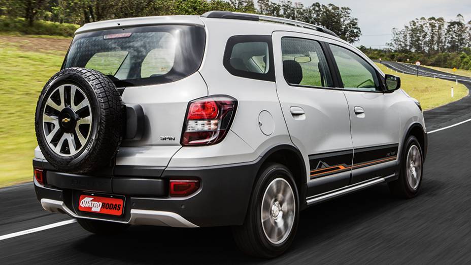 Caixas de roda trazem apliques de plástico | <a href="https://gutenberg.quatrorodas.abril.com.br/carros/testes/chevrolet-spin-activ-824061.shtml" target="_blank" rel="migration">Leia mais</a>