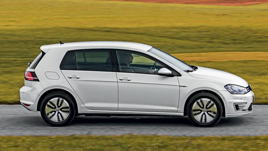 A frenagem do Golf GTE pode ser feita em dois estágios diferentes | <a href="https://gutenberg.quatrorodas.abril.com.br/carros/impressoes/volkswagen-golf-gte-835220.shtml" target="_blank" rel="migration">Leia mais</a>