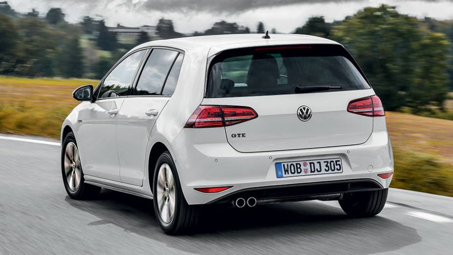 Abastecido e recarregado, ele pode rodar quase 1000 km | <a href="https://gutenberg.quatrorodas.abril.com.br/carros/impressoes/volkswagen-golf-gte-835220.shtml" target="_blank" rel="migration">Leia mais</a>