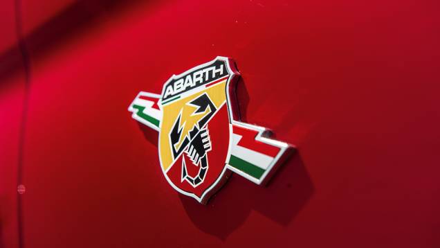 Escorpião da Abarth vai na lateral da carroceria | <a href="https://gutenberg.quatrorodas.abril.com.br/carros/comparativos/comparativo-esportivos-841704.shtml" target="_blank" rel="migration">Leia mais</a> Escorpião da Abarth vai na lateral da carroceria | <a href="https://gutenberg.quatrorodas.abril.com.br/carros/comparativos/comparativo-esportivos-841704.shtml" target="_blank" rel="migration">Leia mais</a>