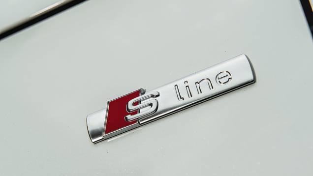 Selo S line identifica as versões esportivas da Audi | <a href="https://gutenberg.quatrorodas.abril.com.br/carros/comparativos/comparativo-esportivos-841704.shtml" target="_blank" rel="migration">Leia mais</a> Selo S line identifica as versões esportivas da Audi | <a href="https://gutenberg.quatrorodas.abril.com.br/carros/comparativos/comparativo-esportivos-841704.shtml" target="_blank" rel="migration">Leia mais</a>