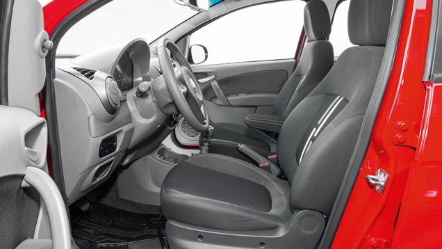 Nas curvas, banco oferece pouco apoio lateral | <a href="https://gutenberg.quatrorodas.abril.com.br/carros/comparativos/fiat-palio-x-vw-gol-841583.shtml" target="_blank" rel="migration">Leia mais</a> Nas curvas, banco oferece pouco apoio lateral | <a href="https://gutenberg.quatrorodas.abril.com.br/carros/comparativos/fiat-palio-x-vw-gol-841583.shtml" target="_blank" rel="migration">Leia mais</a>