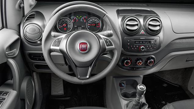 Painel é mais ousado, na medida em que mescla cores e texturas, mas há muitas rebarbas | <a href="https://gutenberg.quatrorodas.abril.com.br/carros/comparativos/fiat-palio-x-vw-gol-841583.shtml" target="_blank" rel="migration">Leia mais</a> Painel é mais ousado, na medida em que mescla cores e texturas, mas há muitas rebarbas | <a href="https://gutenberg.quatrorodas.abril.com.br/carros/comparativos/fiat-palio-x-vw-gol-841583.shtml" target="_blank" rel="migration">Leia mais</a>