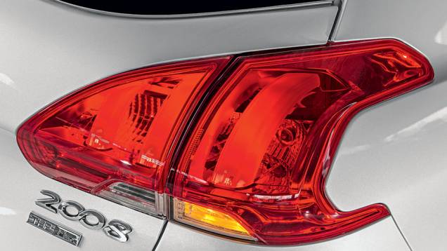 A versão com o motor ideal tem o câmbio errado. E a com câmbio ideal tem o motorerrado. Com os dois corretos, não existe nenhuma |<a href="https://gutenberg.quatrorodas.abril.com.br/carros/testes/peugeot-2008-857260.shtml" target="_blank" rel="migration">Leia mais</a> A versão com o motor ideal tem o câmbio errado. E a com câmbio ideal tem o motorerrado. Com os dois corretos, não existe nenhuma |<a href="https://gutenberg.quatrorodas.abril.com.br/carros/testes/peugeot-2008-857260.shtml" target="_blank" rel="migration">Leia mais</a>