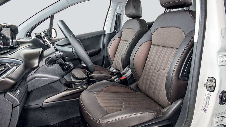 Banco oferece bom suporte lateral para o corpo |<a href="https://gutenberg.quatrorodas.abril.com.br/carros/testes/peugeot-2008-857260.shtml" target="_blank" rel="migration">Leia mais</a>