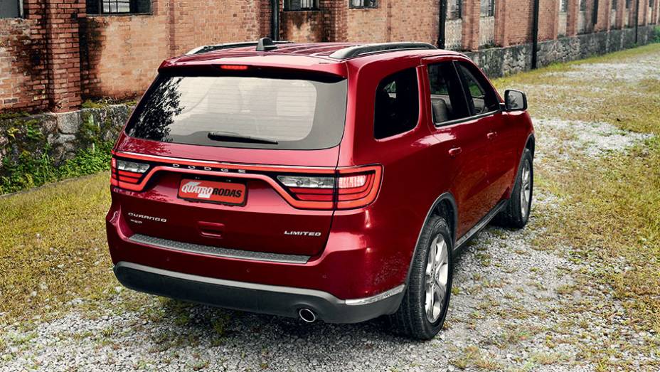 Traseira tem fileira com 192 leds | <a href="https://gutenberg.quatrorodas.abril.com.br/carros/testes/dodge-durango-limited-857100.shtml" target="_blank" rel="migration">Leia mais</a>