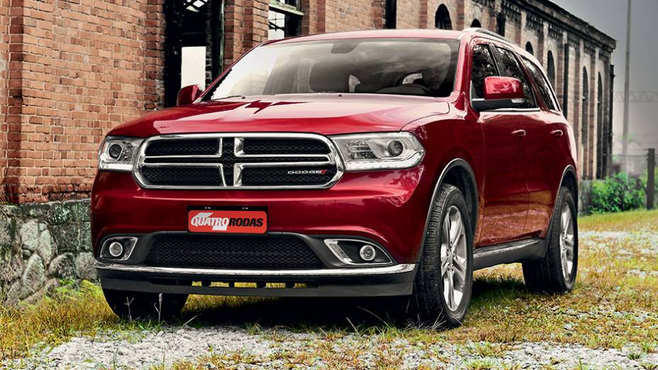 Leds nos far&oacute;is e para-choque redesenhado s&atilde;o as novidades da frente | <a href="https://gutenberg.quatrorodas.abril.com.br/carros/testes/dodge-durango-limited-857100.shtml" target="_blank" rel="migration">Leia mais</a>